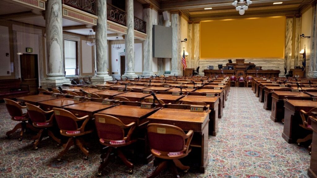 Perbedaan DPD dan DPRD yang Perlu Kamu Tahu dalam Sistem Pemerintahan Indonesia