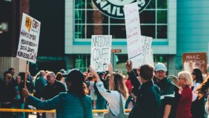 Etika Politik dalam Kehidupan Berdemokrasi