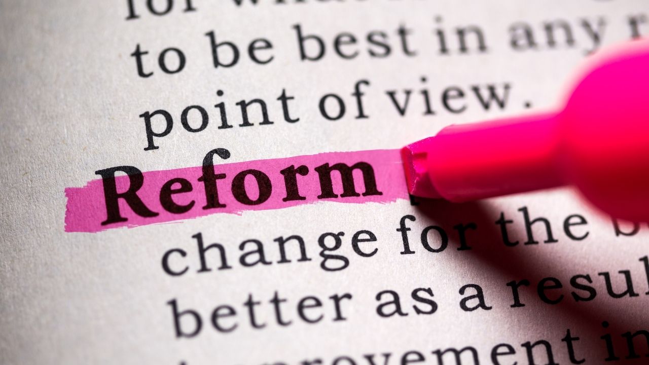 Reformasi sebagai Tonggak Perubahan Demokrasi di Indonesia