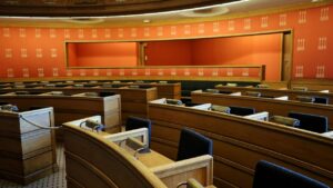 Peran dan Kewenangan Lembaga Yudikatif dalam Menegakkan Keadilan di Indonesia